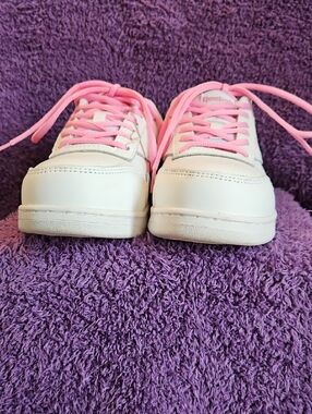 Reebok Womens White And Pink Sneakers with Pink Laces